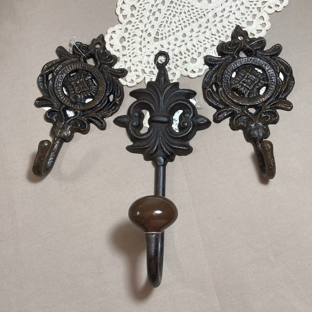 NWT Cast Iron Wall Hooks Set Of 3